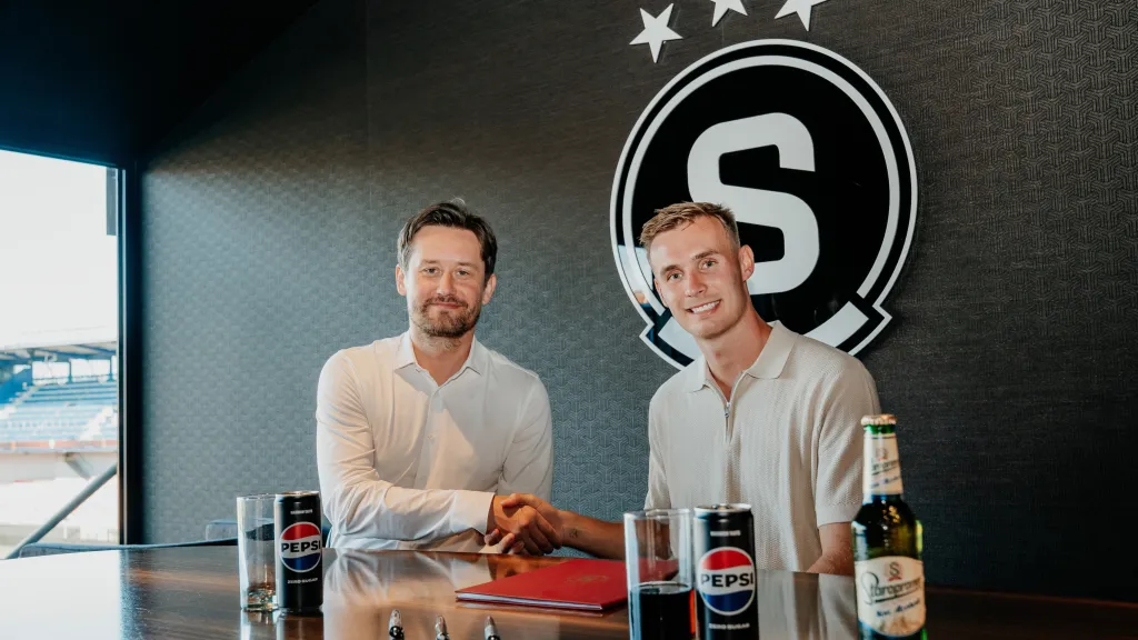 Sivert Mannsverk se sportovním ředitelem Sparty Tomášem Rosickým