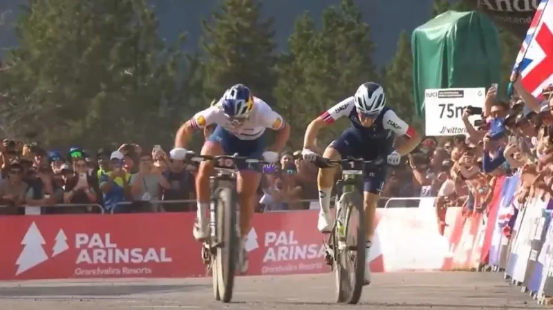 Světové tituly ze short tracku berou Koretzky a Richardsová