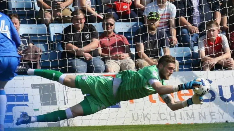 Tomáš Holý v dresu Gillinghamu