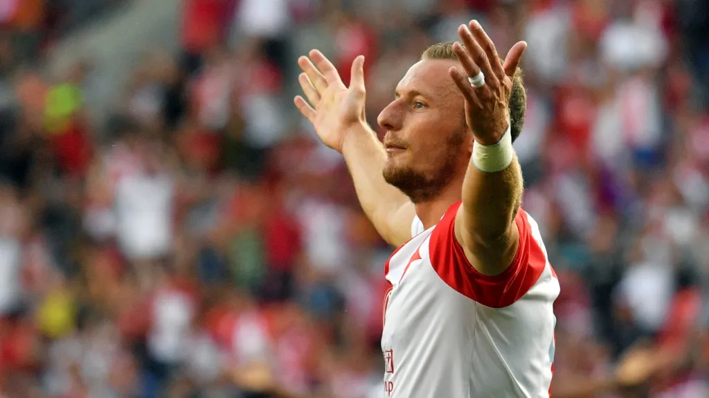 Vladimír Coufal ze Slavie oslavuje gól