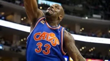 Shaquille O\'Neal v dresu Clevelandu