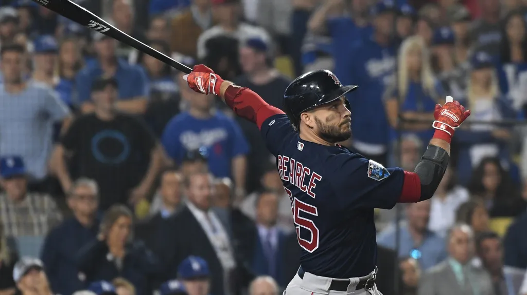Steve Pearce z Bostonu Red Sox po homerunu