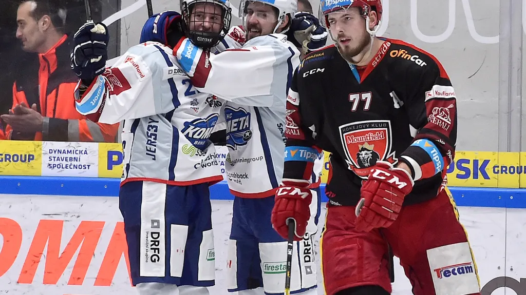 Brněnský mladík Jakub Brabenec se raduje z gólu do sítě Hradce Králové