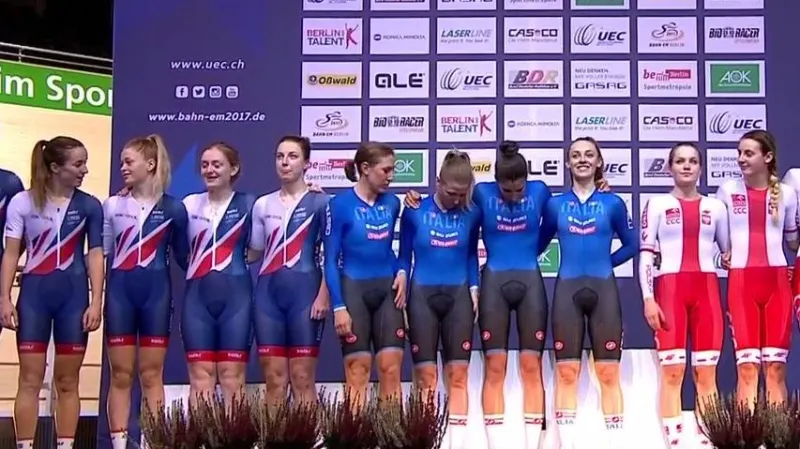 Zlaté medailistky v závodě týmových stíhaček