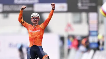 Dramatický závěr závodu juniorů na MS v cyklokrosu