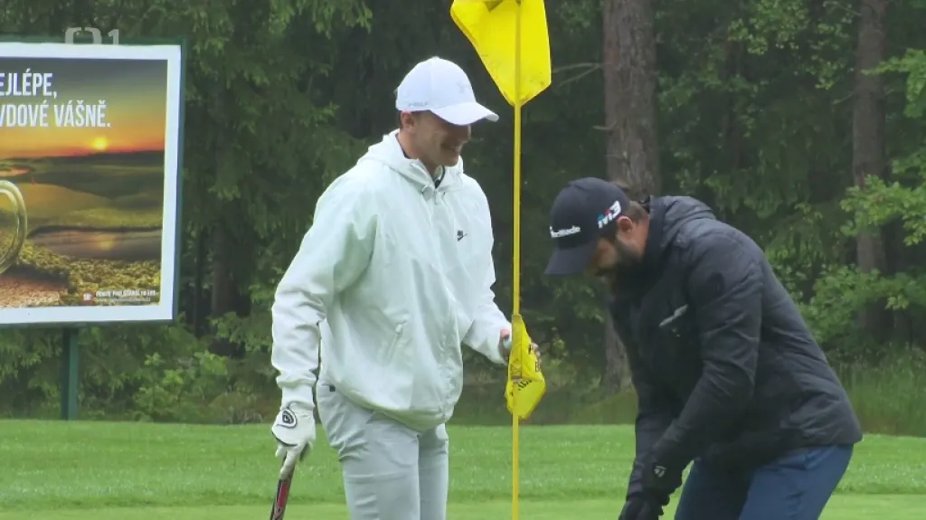 Hokejisté na golfu vzpomínali na Ivana Hlinku