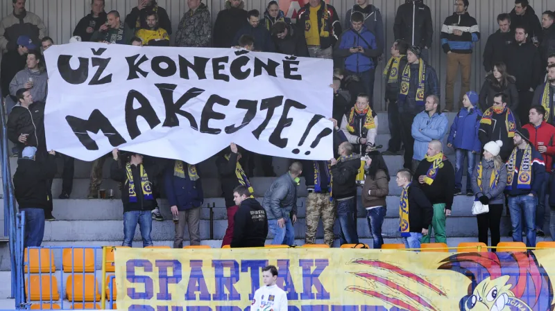 Fanoušci Jihlavy během utkání s Jabloncem