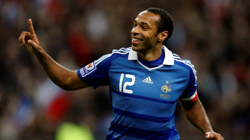 Thierry Henry se raduje z gólu v dresu Francie