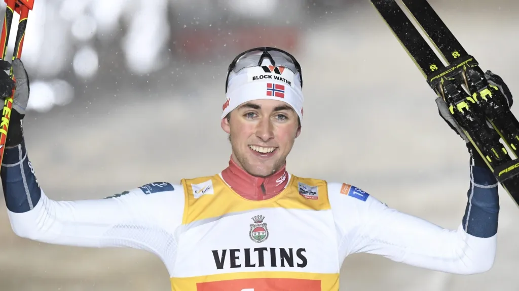 Jarl Magnus Riiber z  Norska po výhře