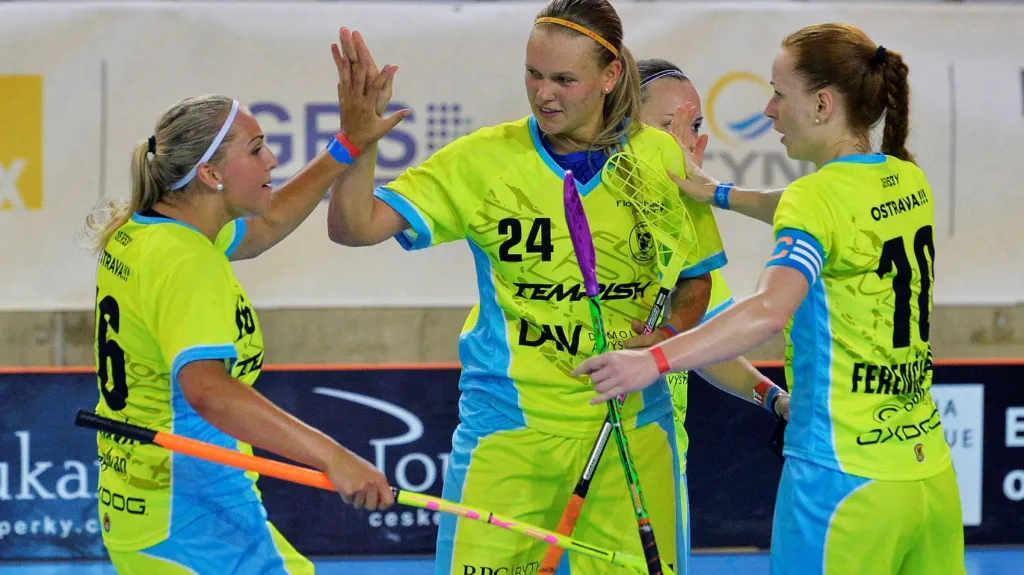 Denisa Ratajová (24) se spoluhráčkami ještě z Vítkovic