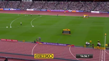 Závěrečné kolo ve finále běhu na 5000 metrů žen