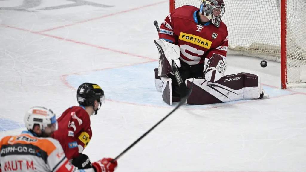 Pardubický Martin Kaut rozhoduje utkání proti Spartě