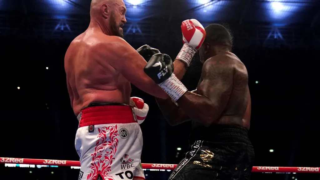 Tyson Fury zvedákem knockoutuje Dilliana Whytea