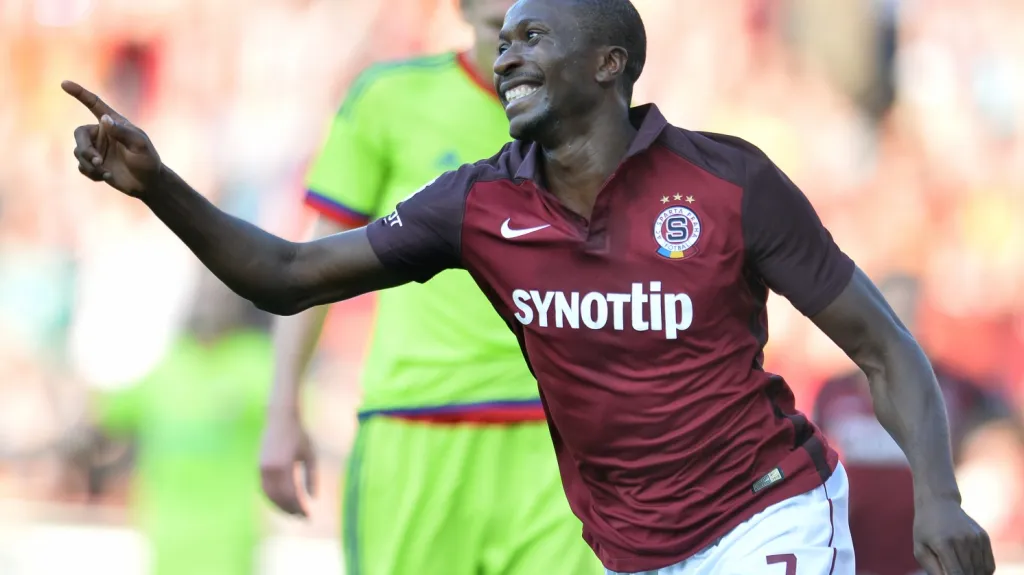 Kehinde Fatai ze Sparty slaví vstřelenou branku