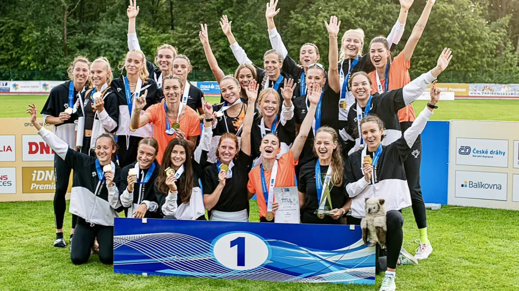 Vítězné atletky USK Praha