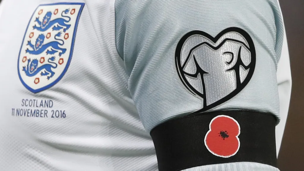 Angličti fotbalisté vzdali hold válečným veteránům