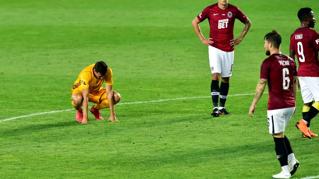 Zklamaný Dominik Preisler z Dukly po utkání se Spartou