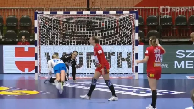 Kuriózní gól házenkářky Malé