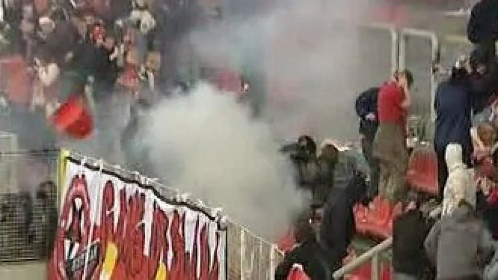 Řádění fotbalových výtržníků