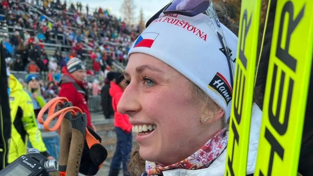 Usměvavá Jessica Jislová v cíli sprintu
