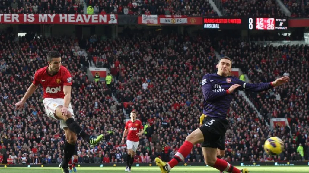 Robin van Persie vstřelil bývalému klubu první gól 