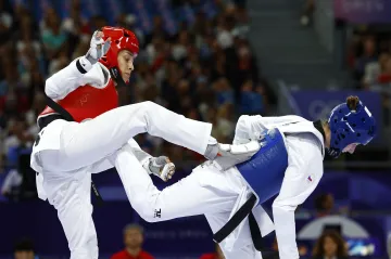 Taekwondistka Dominika Hronová (v modrém) v duelu se Skylar Parkovou