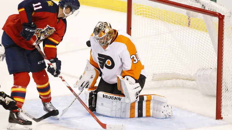 Michal Neuvirth v dresu Philadelphie