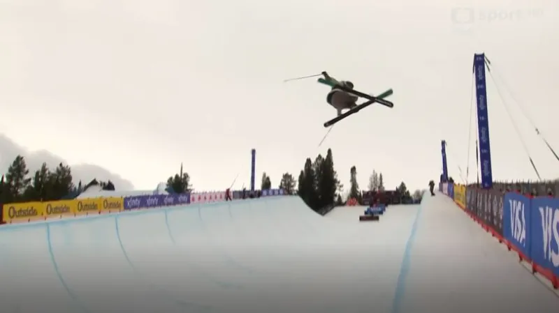 Vítězná jízda Zoe Atkinové na U-rampě v Aspenu