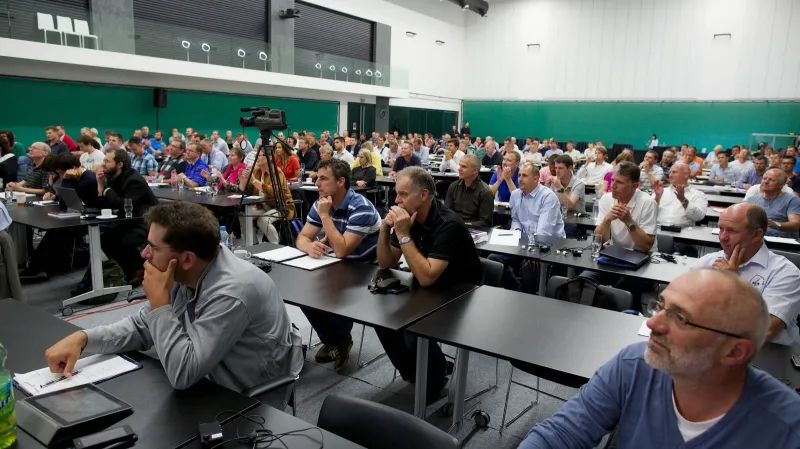 Účastníci trenérské konference Mosty 2014