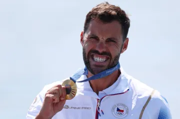 Josef Dostál se zlatou olympijskou medailí