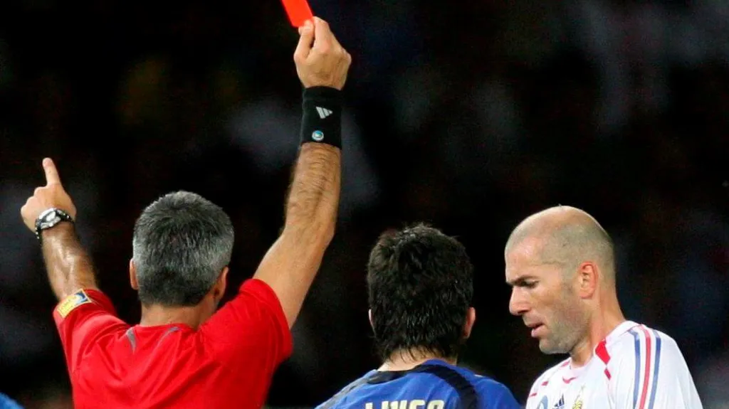 Zinedine Zidane je vyloučen ve finále MS 2006