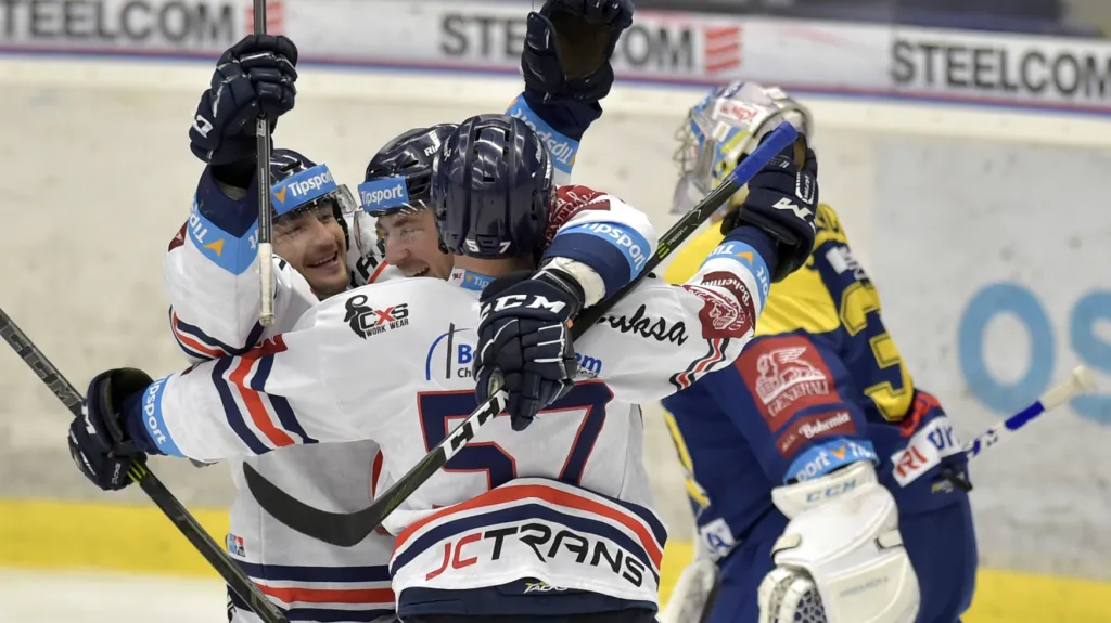 Oslava první trefy Vítkovic z pěti v bohaté první třetině