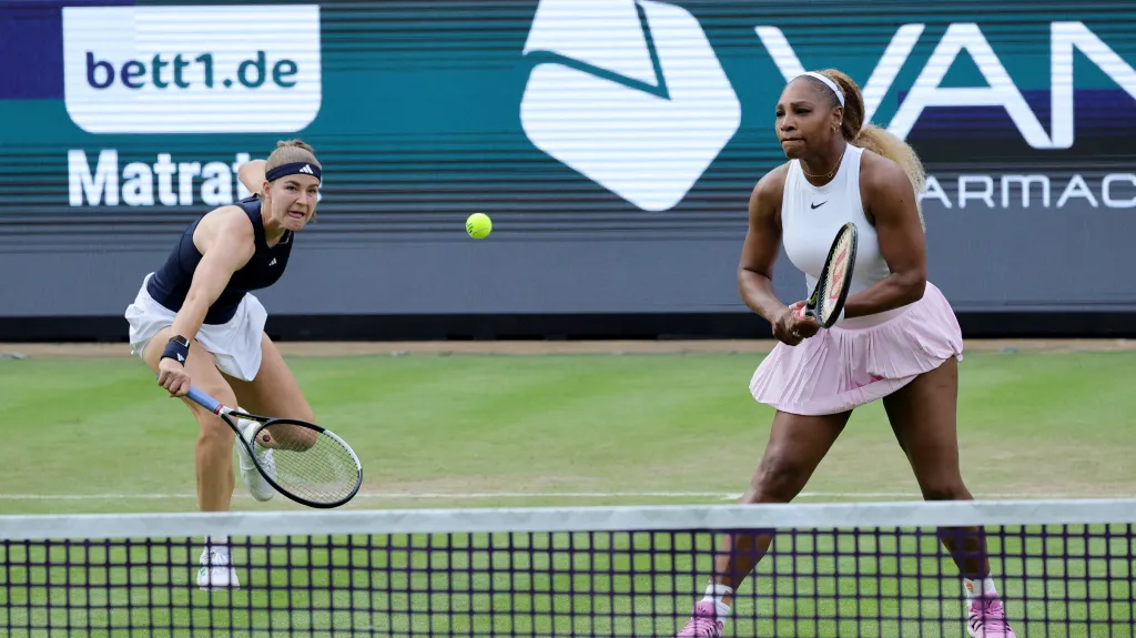 Karolína Muchová a Serena Williamsová ve čtyřhře na turnaji v Berlíně