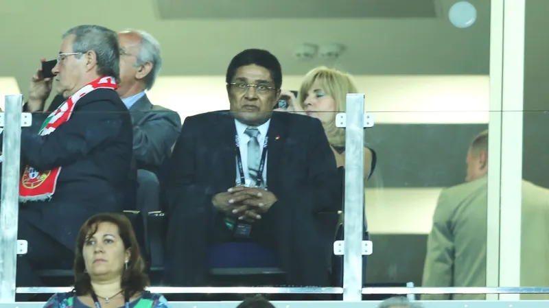 Eusébio sleduje portugalský tým na Euru 2012