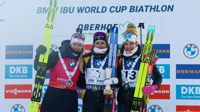 Záznam stíhačky biatlonistek v Oberhofu