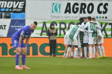 Fotbalisté Jablonce se radují v utkání proti Karviné