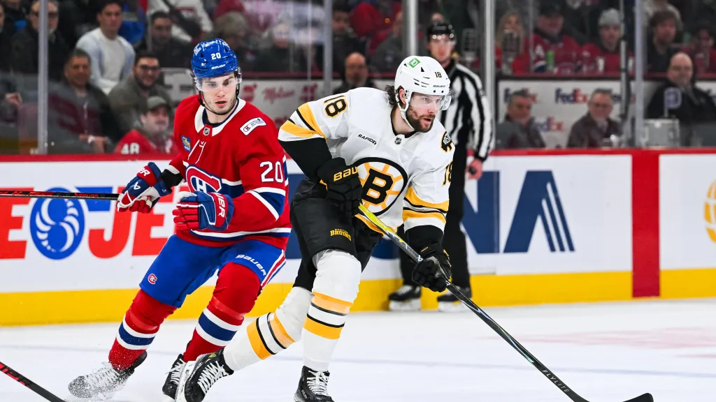 Pavel Zacha v duelu s Montrealem