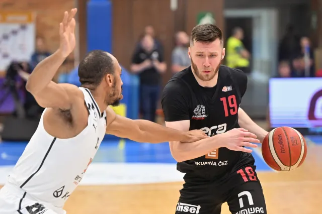 Nymburk zdolal Pardubice i ve druhém zápase finálové série, výhru řídil Sehnal
