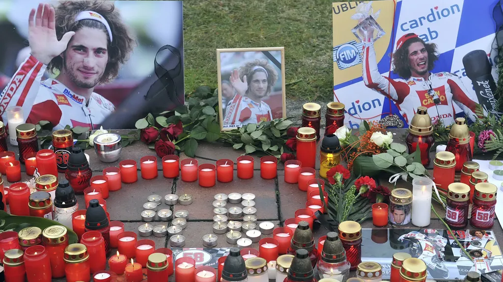 Čeští fanoušci uctili památku motocyklisty Simoncelliho