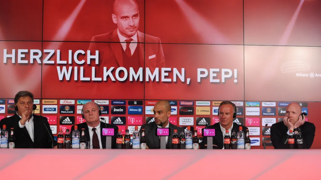 Tisková konference při uvítání Pepa Guardioly v Bayernu