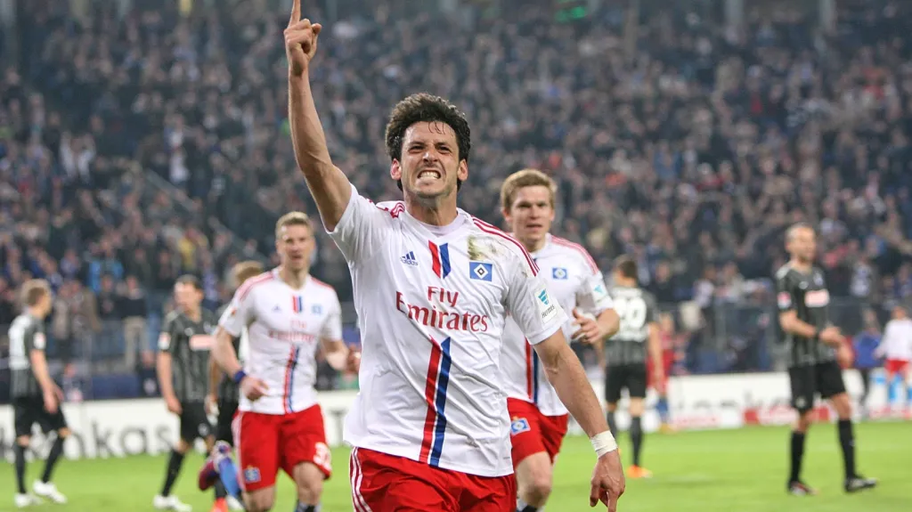 Gojka Kačara z Hamburku slaví gól v utkání proti Freiburgu