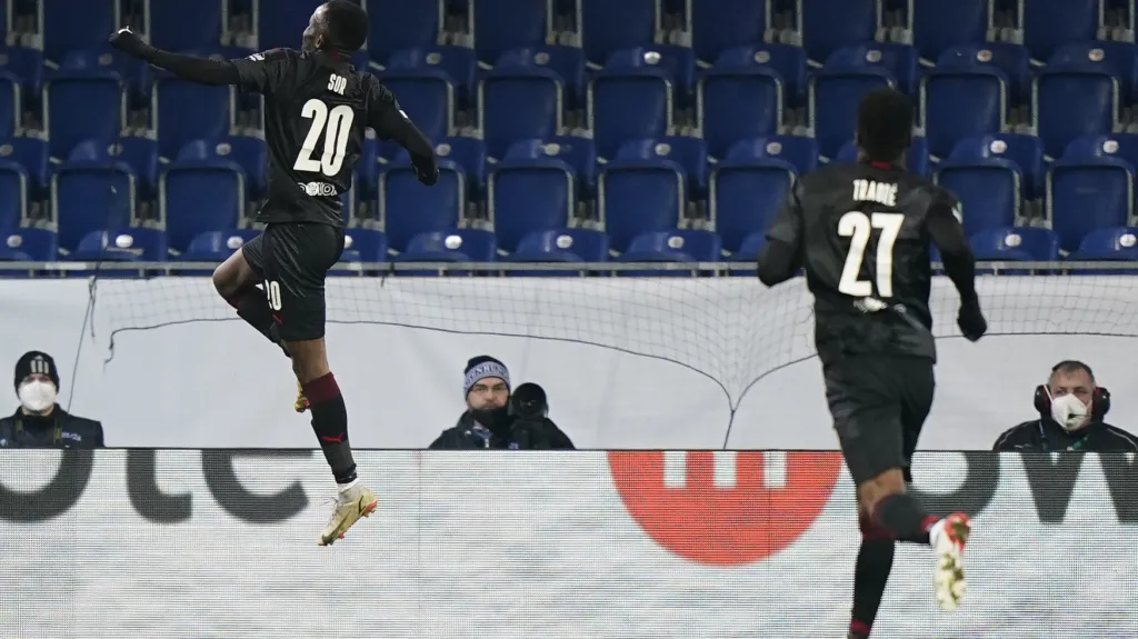 Yira Sor ze Slavie se raduje z gólu v Linci