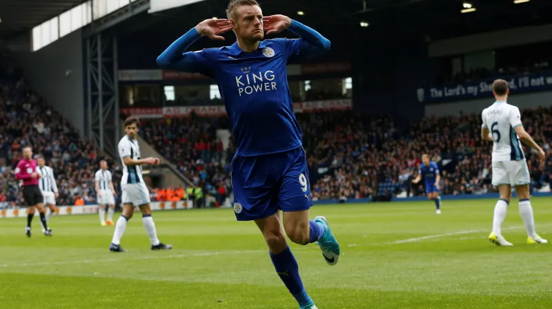 Jamie Vardy právě rozvlnil síť za zády brankáře