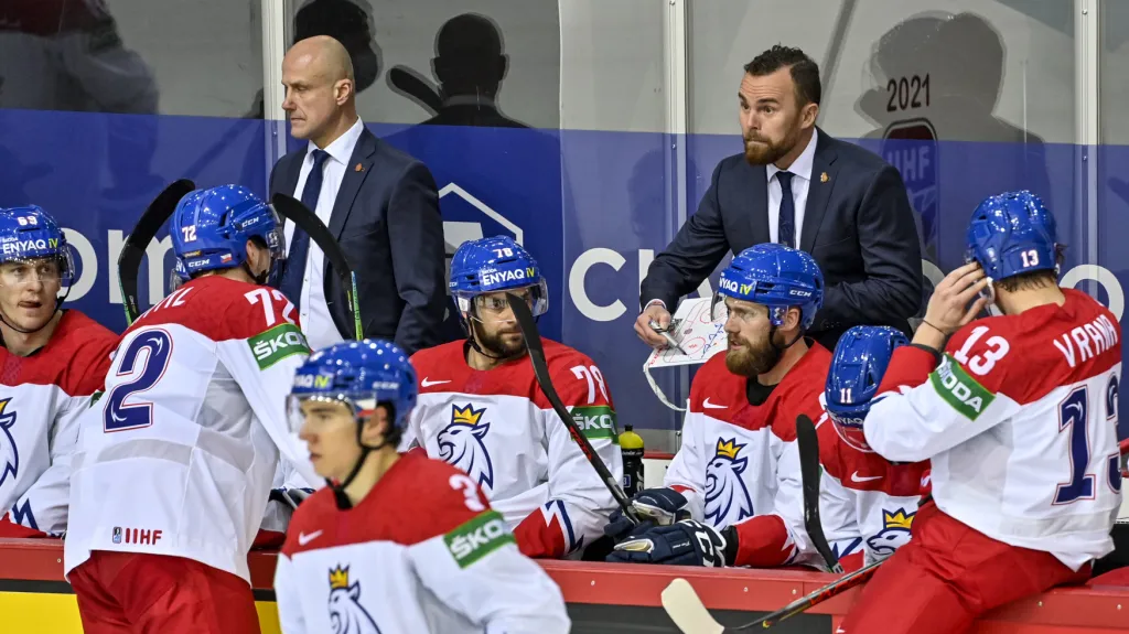 Filip Pešán předává pokyny českým reprezentantům