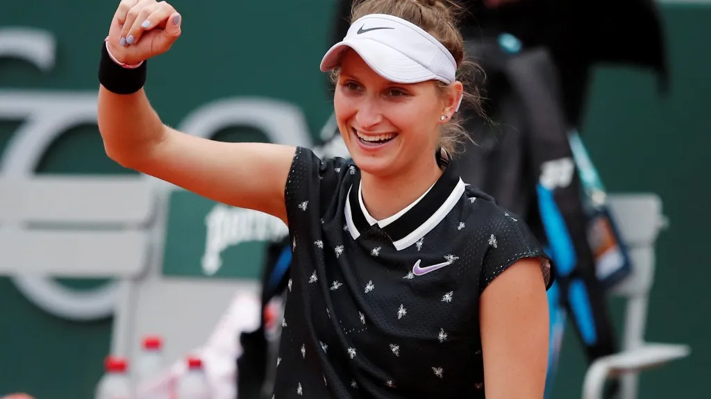 Markéta Vondroušová se raduje z postupu do finále Roland Garros