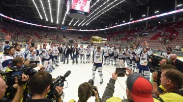 Brněnský Tomáš Vondráček slaví s mistrovským pohárem