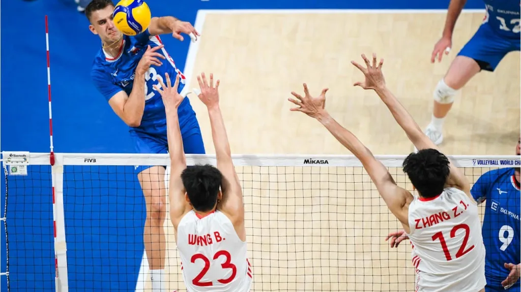 Patrik Indra v útoku proti Číně