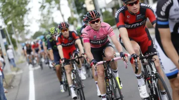 Cadel Evans v růžovém dresu vedoucího muže Giro d'Italia