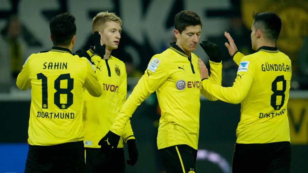 Slavící fotbalisté Dortmundu