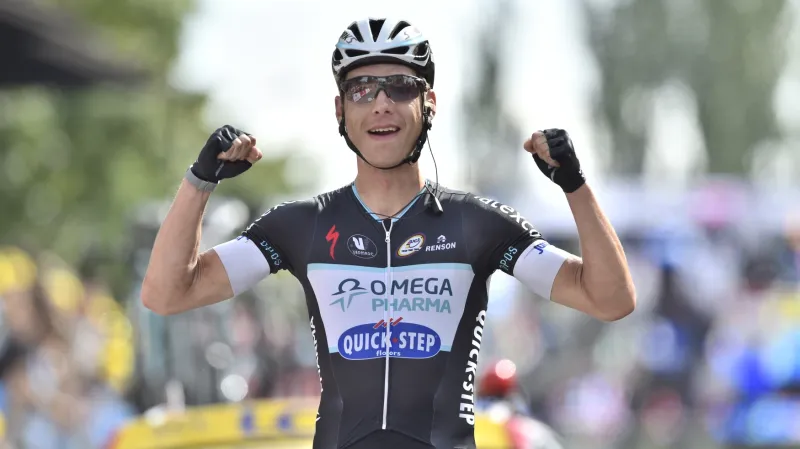 Tony Martin slaví v cíli deváté etapy